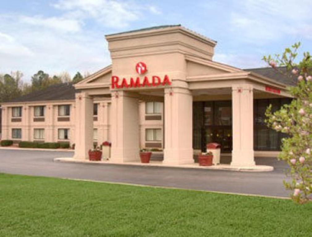 Ramada By Wyndham Tuscaloosa Hotel Екстериор снимка