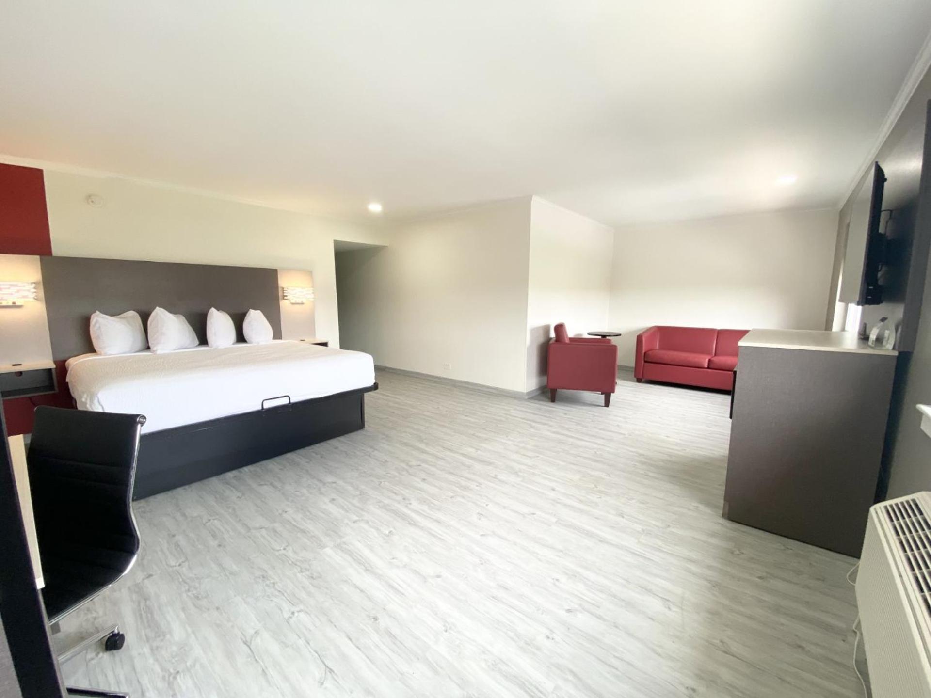 Ramada By Wyndham Tuscaloosa Hotel Екстериор снимка