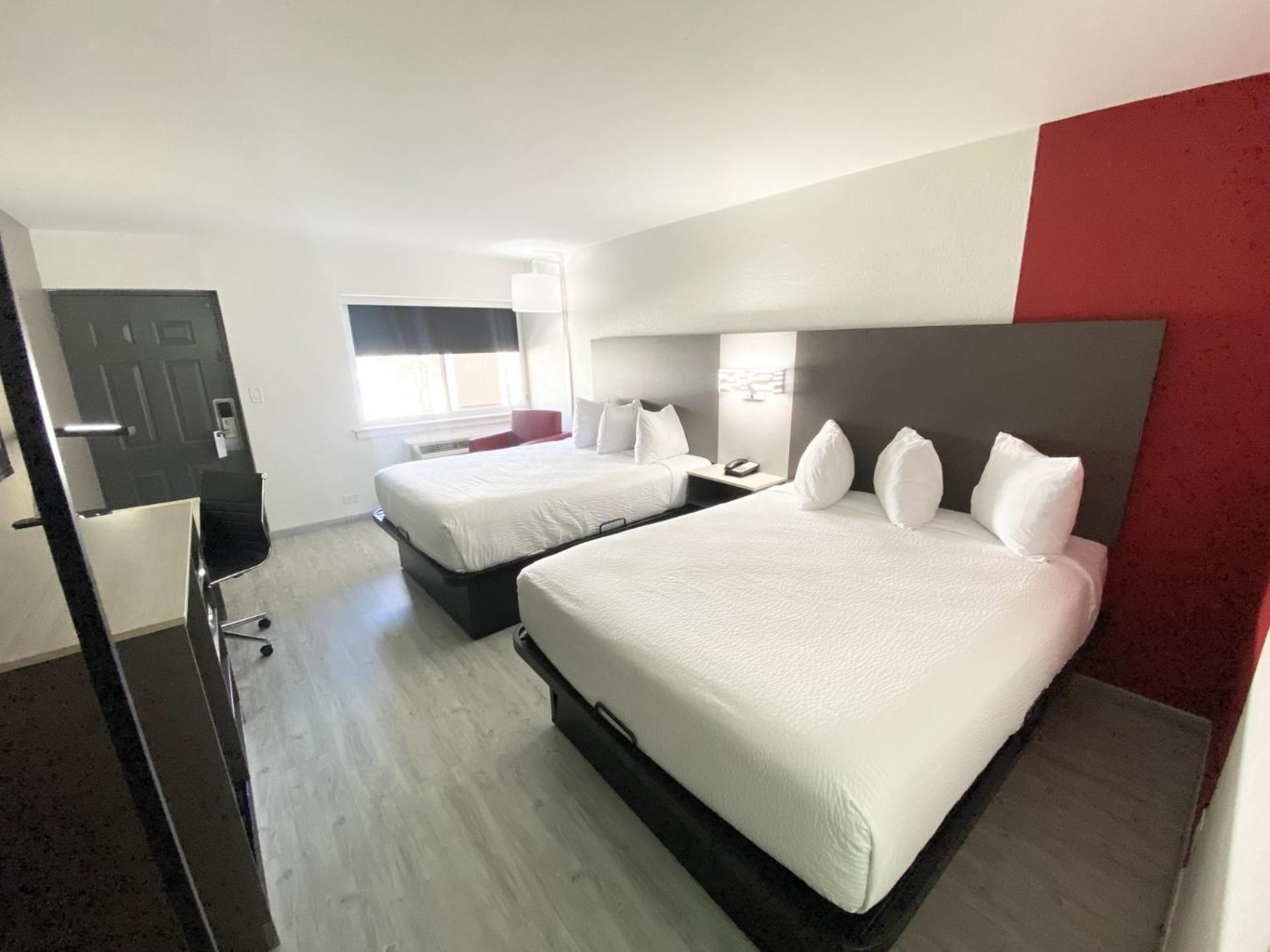 Ramada By Wyndham Tuscaloosa Hotel Екстериор снимка