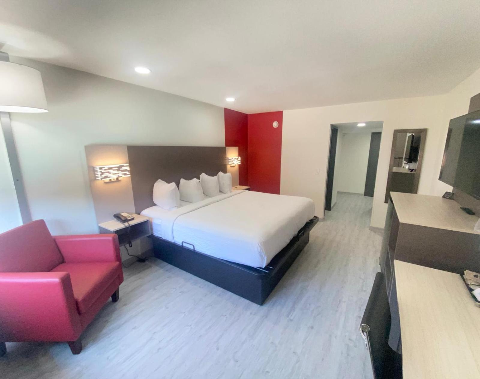Ramada By Wyndham Tuscaloosa Hotel Екстериор снимка